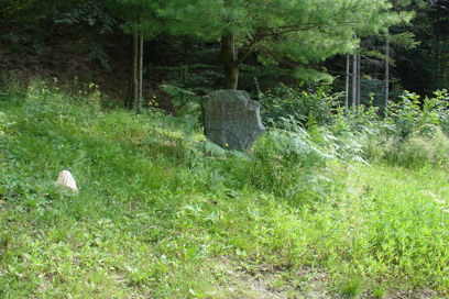 Buč - Spominsko znamenje Drolčevi družini