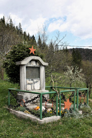 Podjelje - Spominsko znamenje NOB v Spodnjem Podjelju