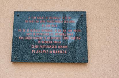 Babno Polje - Spominska plošča partizanski lekarni Planjava
