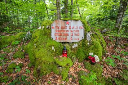 Babna Polica - Spominska plošča v NOB padlemu Antonu Avscu