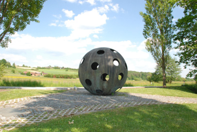Ženavlje - Spomenik balonarjema