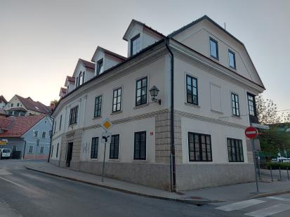 Vrhnika - Hiša Cankarjev trg 11