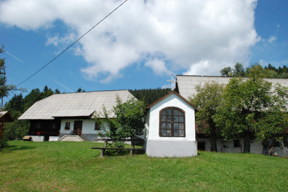 Metnaj - Kapelica Matere božje južno od vasi