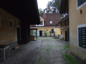 Podlog pri Velikih Laščah - Domačija Podlog 6