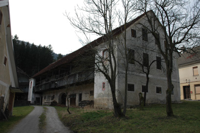 Tirosek - Gospodarsko poslopje na domačiji Tirosek 49