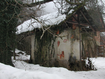 Rašica - Sušilnica za sadje pri cerkvi