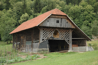 Zavodnje - Kozolec na domačiji Zavodnje 69