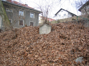 Medvode - Vodni zbiralnik pri hiši Cesta na Svetje 13