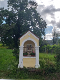Zemono - Znamenje ob glavni cesti
