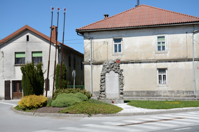 Razdrto - Spominsko znamenje NOB