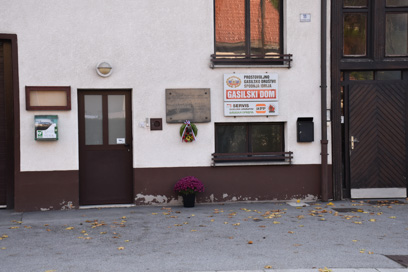 Spodnja Idrija - Spominska plošča gasilcem