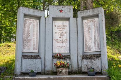 Vojsko pri Idriji - Spomenik padlim v NOB in žrtvam vojnega nasilja