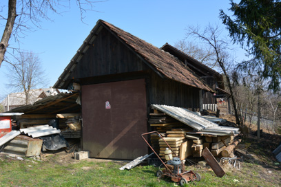 Utik - Spominska plošča trem talcem