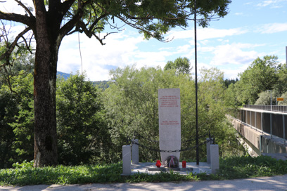 Posavec - Spomenik padlima kurirjema 2. grupe odredov