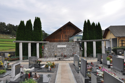Dobrnič - Spomenik NOB na pokopališču