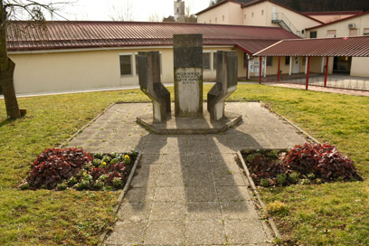 Mirna - Spomenik NOB pri osnovni šoli