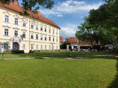 Ljubljana - Park pred Gruberjevo palačo