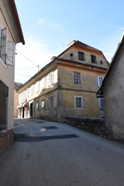 Metlika - Hiša Ulica na trg 5