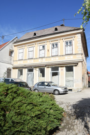 Metlika - Hiša Partizanski trg 20