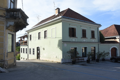 Metlika - Hiša Trg svobode 2
