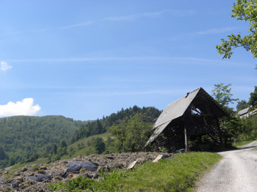 Črni Vrh pri Taboru - Kozolec na domačiji Črni Vrh 18