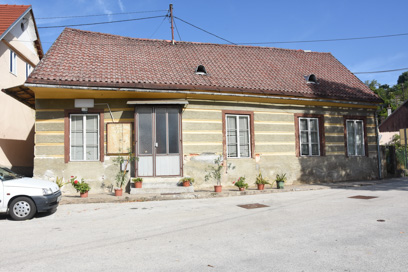 Metlika - Hiša Partizanski trg 9