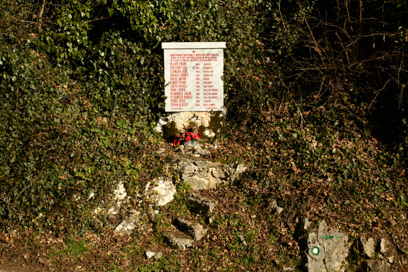 Zagrad pri Otočcu - Spominska plošča NOB