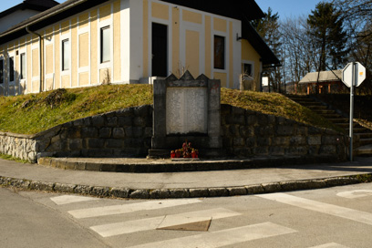 Otočec - Spomenik NOB