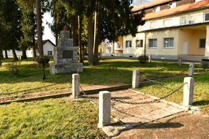 Dob v Mirnski dolini - Spomenik NOB