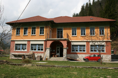 Srednja Kanomlja - Šola