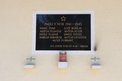 Brezje pri Tržiču - Spominska plošča borcem NOB