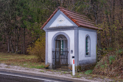 Godovič - Kapelica ob cesti v Črni Vrh