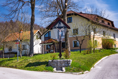 Godovič - Znamenje pri hiši Godovič 42