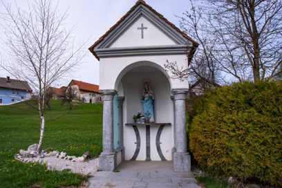 Zavratec - Znamenje pri domačiji Zavratec 21