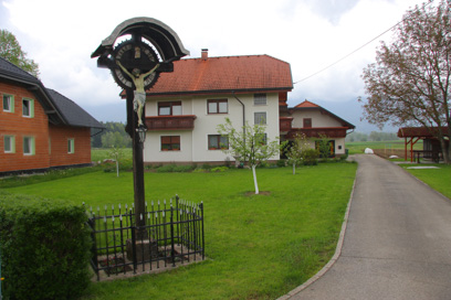 Srakovlje - Razpelo sredi vasi