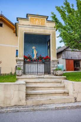 Rovtarske Žibrše - Spominska kapelica žrtvam 1. in 2. svetovne vojne