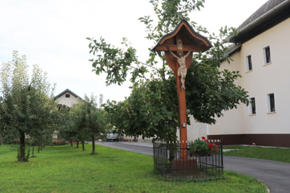 Luže - Razpelo ob cesti