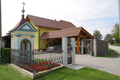 Zalog pri Cerkljah - Hiša in kapelica Zalog pri Cerkljah 12
