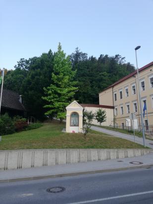 Trbovlje - Kapelica pri hiši Trg Franca Fakina 5