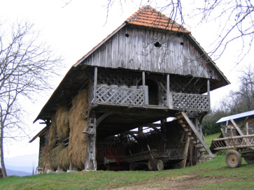 Mihovec - Toplar in kašča pri hiši Mihovec 10