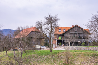 Krušče - Gospodarska poslopja na domačiji Krušče 2