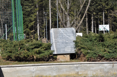 Dolenjske Toplice - Spomenik postavitvi nove šole