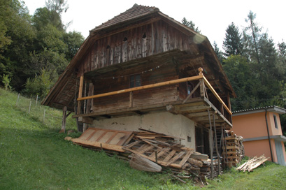 Knezdol - Kašča na domačiji Knezdol 15