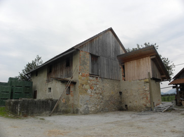 Podvrh - Svinjak s sušilnico za hmelj na domačiji Podvrh 16