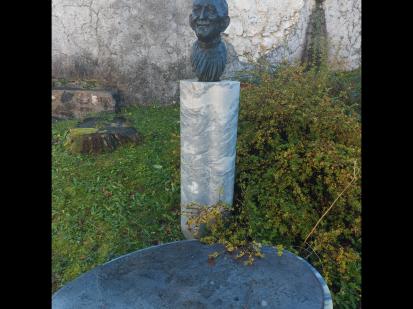 Rateče - Doprsni kip Josipa Lavtižarja