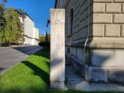 Ljubljana - Spomenik ženskim demonstracijam pred vladno palačo