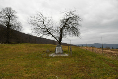 Veliki Podljuben - Spomenik NOB