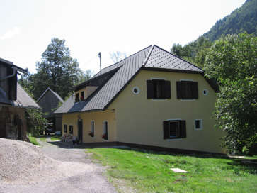 Podljubelj - Prva šentanska šola