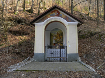 Kropa - Kapelica ob poti k cerkvi Device Marije