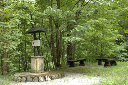 Kropa - Spomenik kurirski postaji in padlim borcem